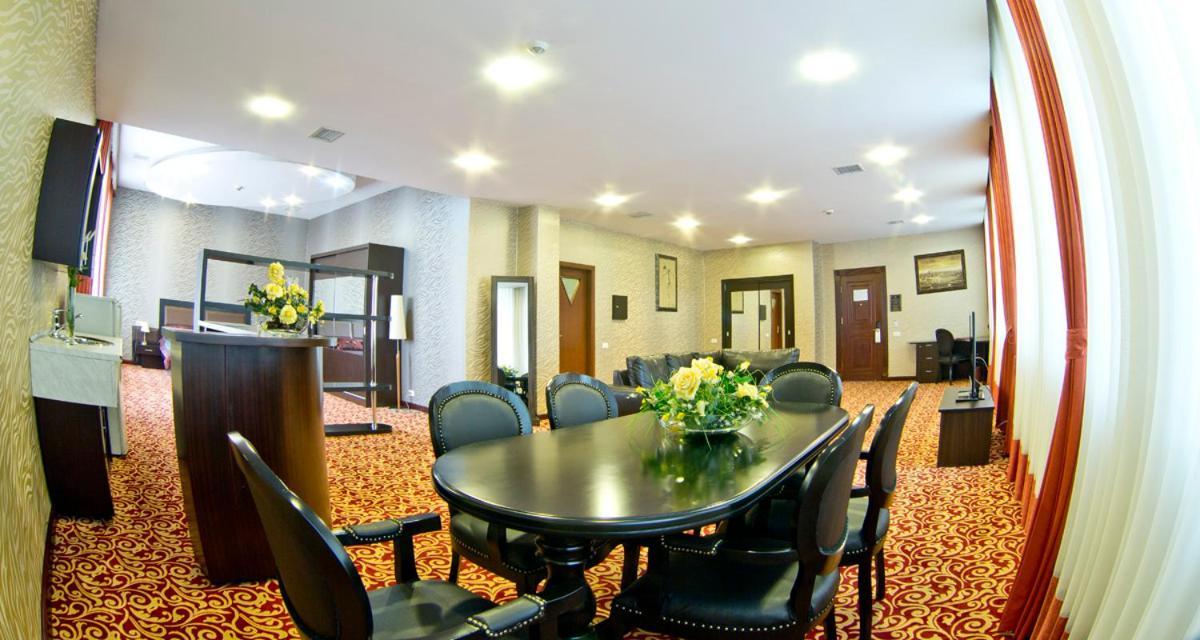 Ambassador Hotel บากู ภายนอก รูปภาพ
