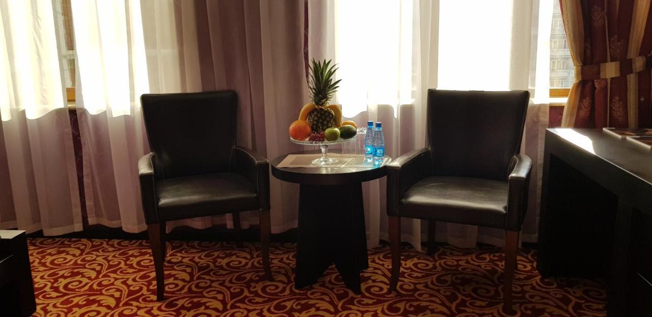 Ambassador Hotel บากู ภายนอก รูปภาพ
